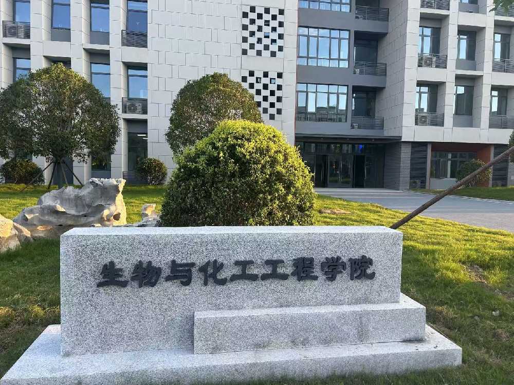 建邺区扬州职业大学体育场高杆灯项目